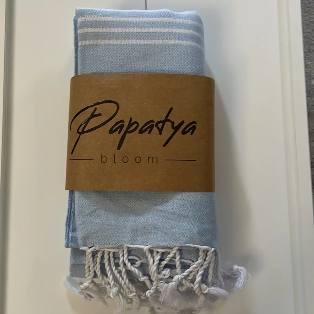 NEW Papatya Bloom 100% cotton Turkish towel. Made in Turkey. Large39" x 71" blue - Picture 2 of 3